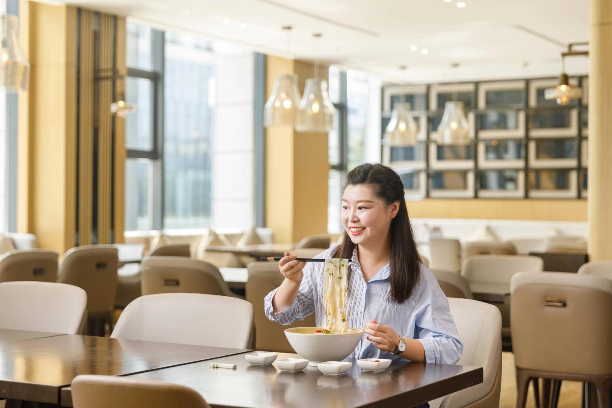 郑州航空港万怡酒店 外观 照片